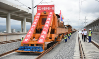 國(guó)內(nèi)首創(chuàng)有砟軌道智能鋪軌技術(shù)  助推中老鐵路建設(shè)高質(zhì)量推進(jìn)