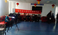 日照：送電影進(jìn)養(yǎng)老院  老有所樂人心暖