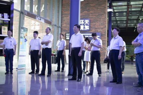 江蘇省市場(chǎng)監(jiān)督管理局局長(zhǎng)朱勤虎率調(diào)研組蒞臨天加考察指導(dǎo)