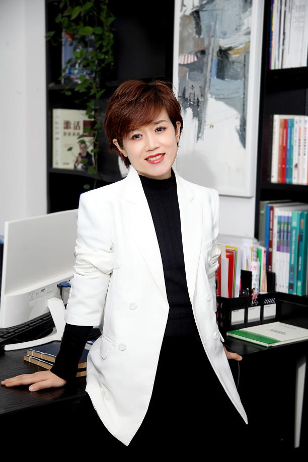 從美女設(shè)計(jì)師到年輕有為颯老板 東北“老妹兒”李曉坤的生意經(jīng)