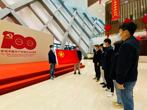 學(xué)習(xí)百年黨史 爭做先鋒青年