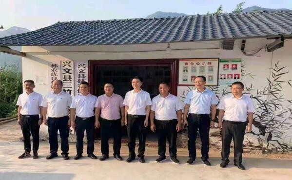 興文縣委副書記、代理縣長周明軍到蓮花鎮(zhèn)巨黃竹基地調(diào)研