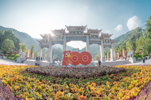 石巖街道舉辦第十九屆陽臺(tái)山登山節(jié)
