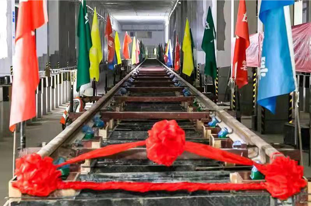 中建安裝集團(tuán)有限公司南方分公司參建的深圳市城市軌道交通13號(hào)線正式進(jìn)入鋪軌階段