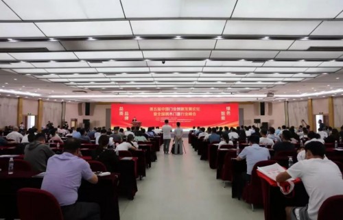 米蘭之窗參加中國門業(yè)創(chuàng)新發(fā)展論壇暨全國鋼木門窗峰會，斬獲5項(xiàng)大獎(jiǎng)！