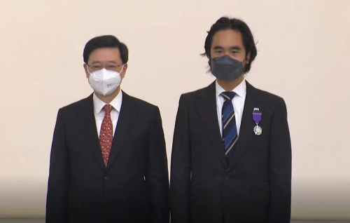 新世界發(fā)展行政總裁鄭志剛不忘初心創(chuàng)造共享價值、講好中國故事，榮膺銀紫荊星章