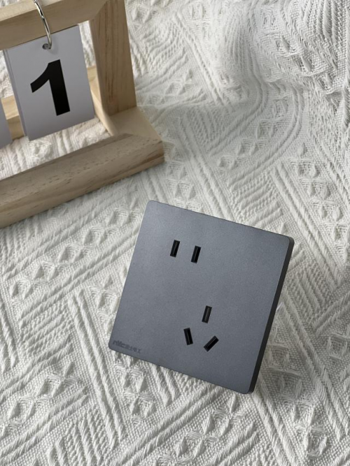 開學(xué)事故高發(fā)季 NVC雷士電工守護校園用電安全