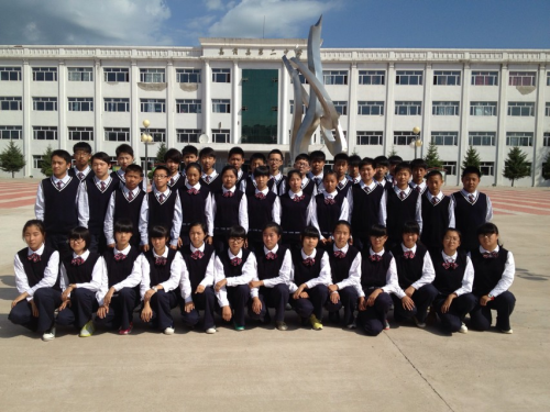 嘉蔭縣校服齊換裝：“英倫風(fēng)”扮靚校園