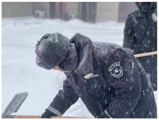 抗擊暴風雪|欣匯龍物業(yè)打響防凍、除冰雪攻堅戰(zhàn)！