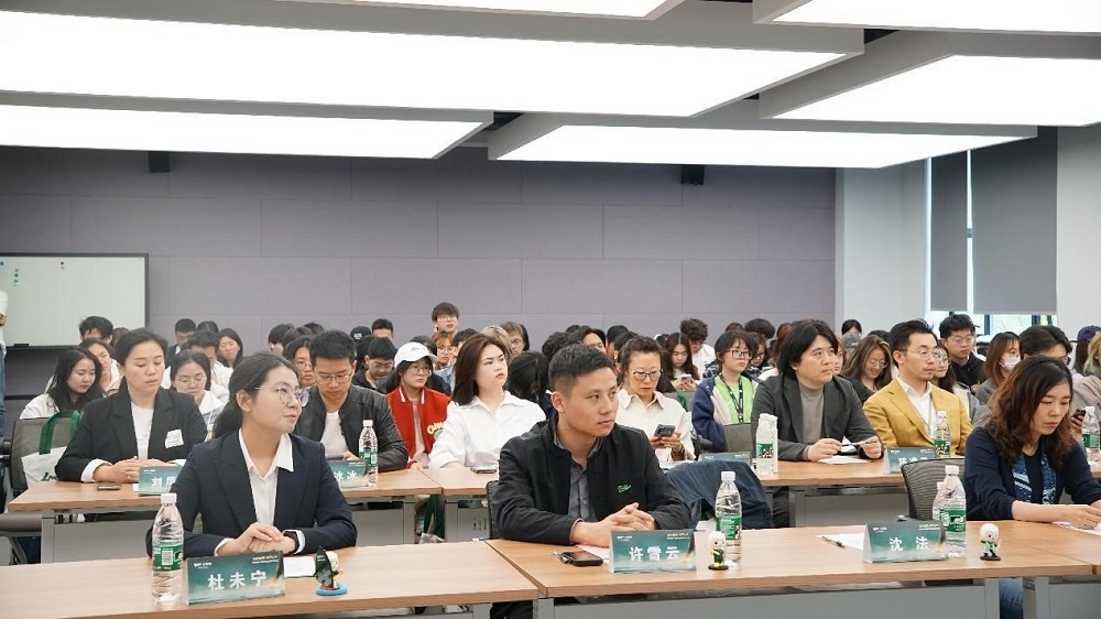 高校之旅第三站點(diǎn)亮上海 千年舟首屆花色及應(yīng)用設(shè)計大賽宣講會再啟航