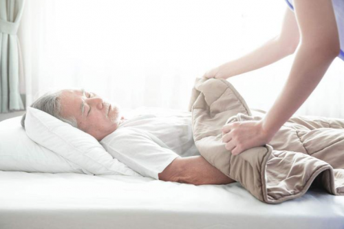 父母年紀(jì)大腰不好？東寶床墊呵護(hù)睡眠健康