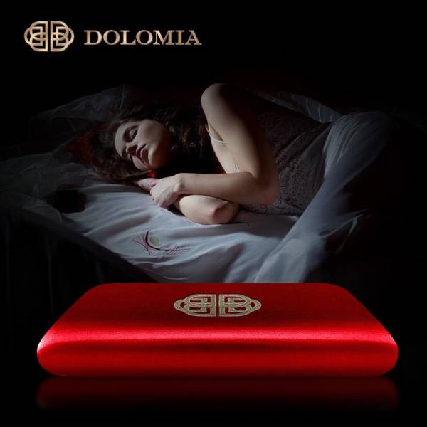 奢侈睡眠枕中的一員DOLOMIA，不斷升級(jí)材質(zhì)實(shí)力，在高級(jí)制枕領(lǐng)域更勝一籌