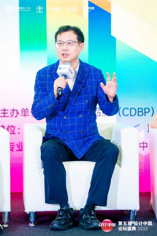    廣州建博會(huì)巧遇美的“常青樹(shù)”——“菜農(nóng)”黃劍峰