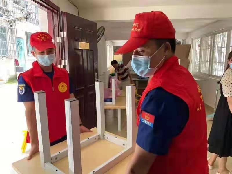 魚峰消防救援站黨員到社區(qū)報道開展服務(wù)活動
